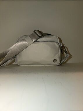 lululemon athletica Light Gray/Taupe Crossbody Belt Bag